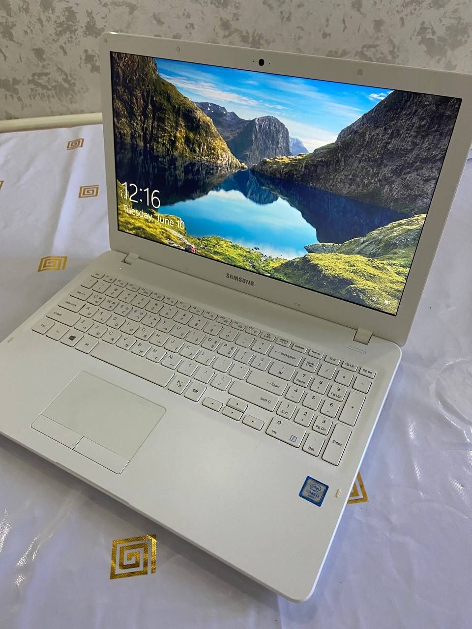 Samsung core i3 noutbooki