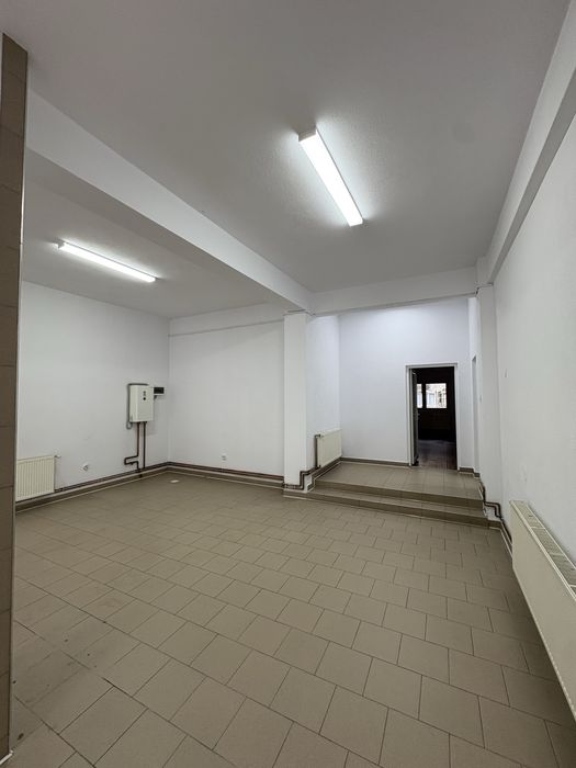 Închiriez spațiu comercial