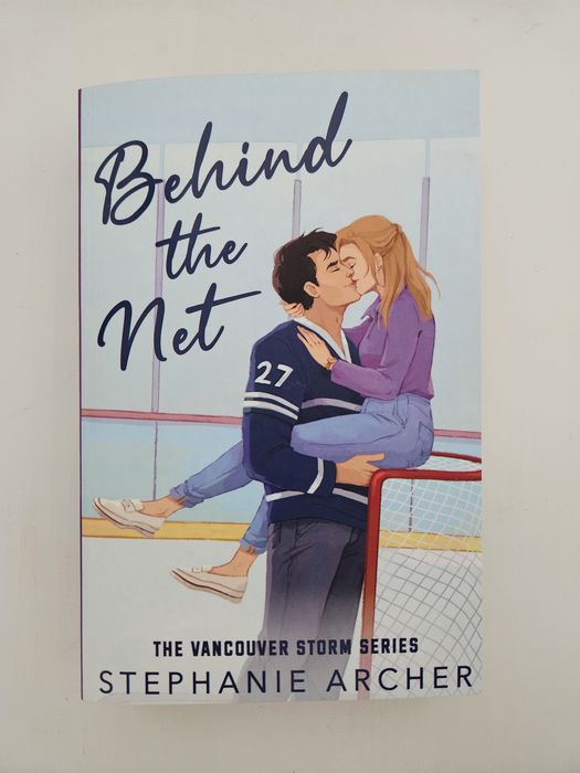 КНИГА Behind the net, Stephanie Archer