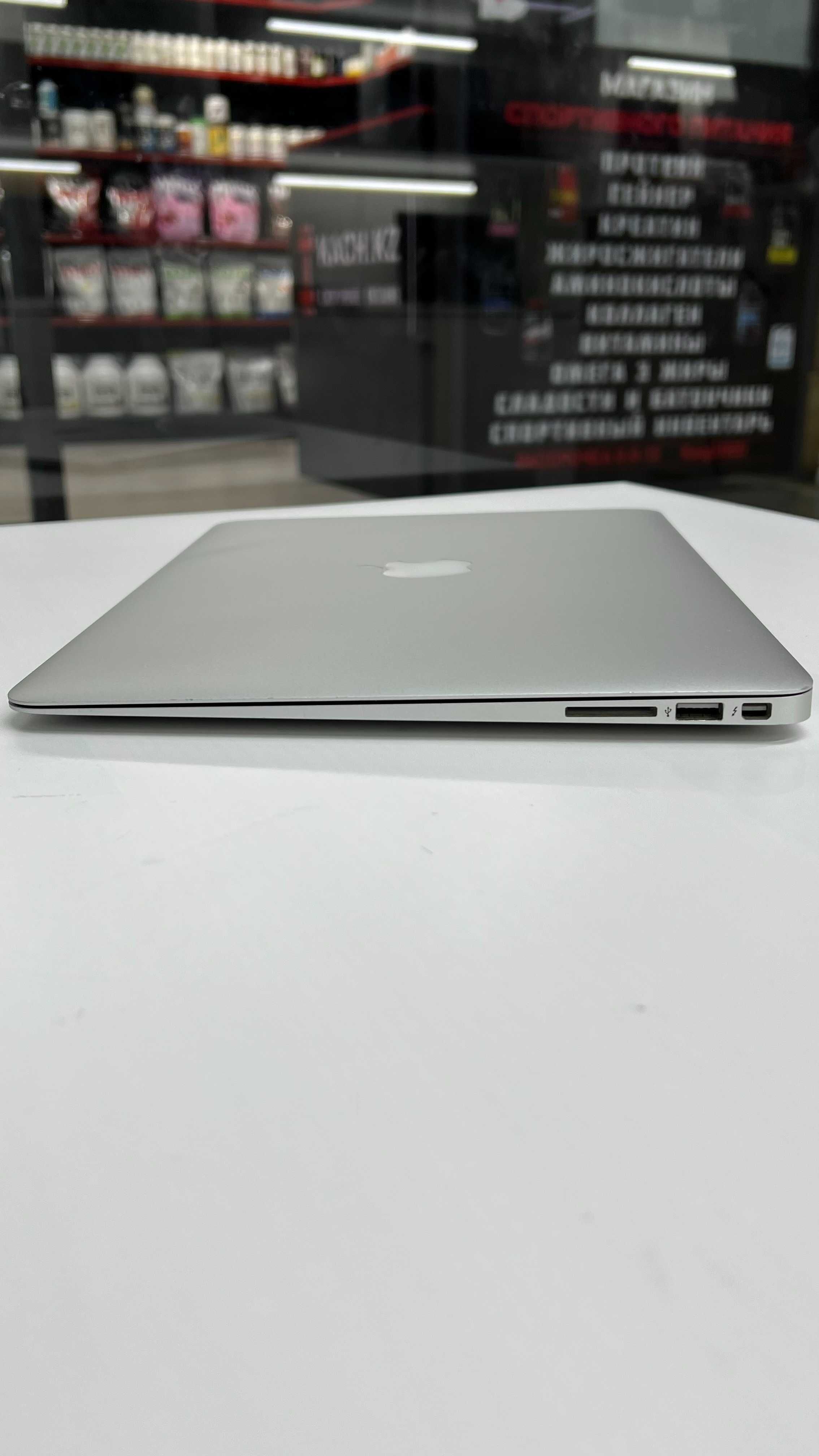 MacBook Air 13 дюймовый 2015 Intel CORE-i5 4GB RAM + Доставка беспл.