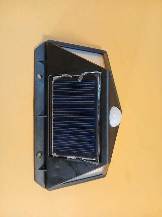 Proiector led pentru exterior cu alimentare solara