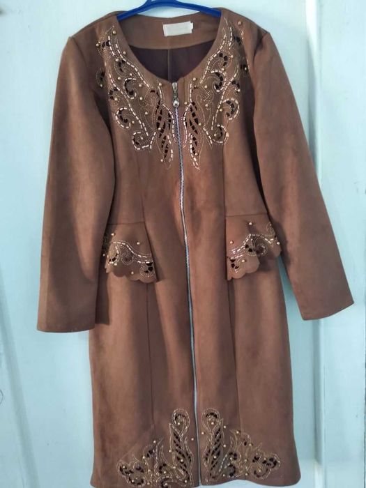 Ko'ylak kuzgi -qishki. Kundalik va to'ybop.tizzadan turadi