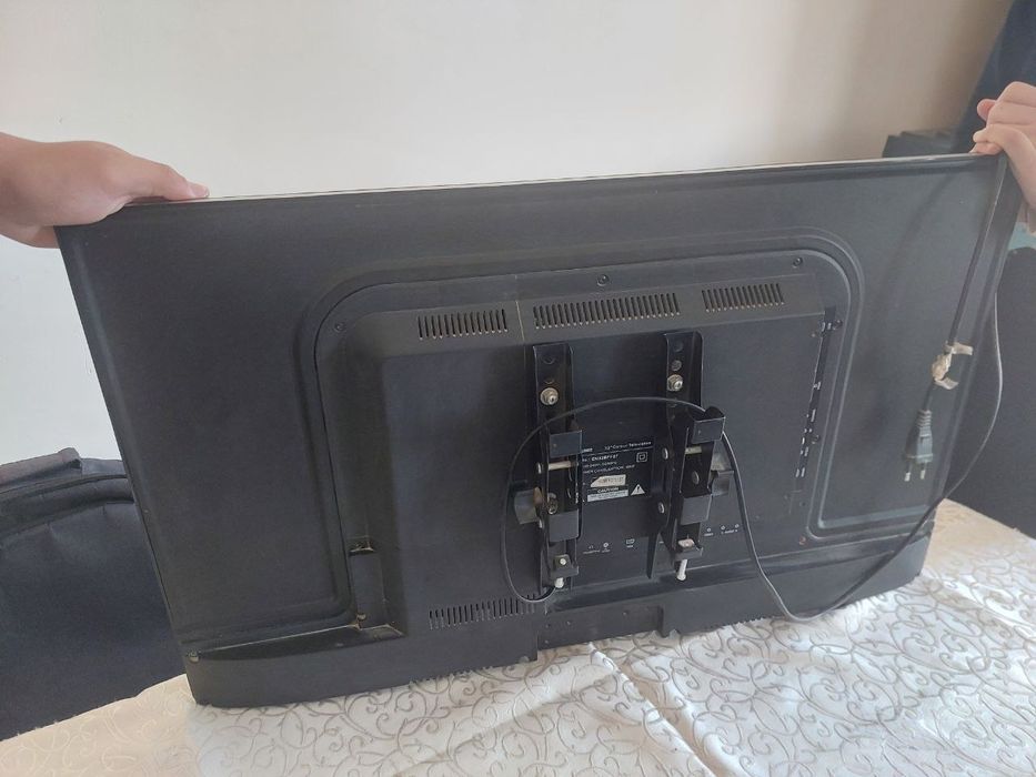 TELEVIZOR sotiladi narxi 1mln kami bor