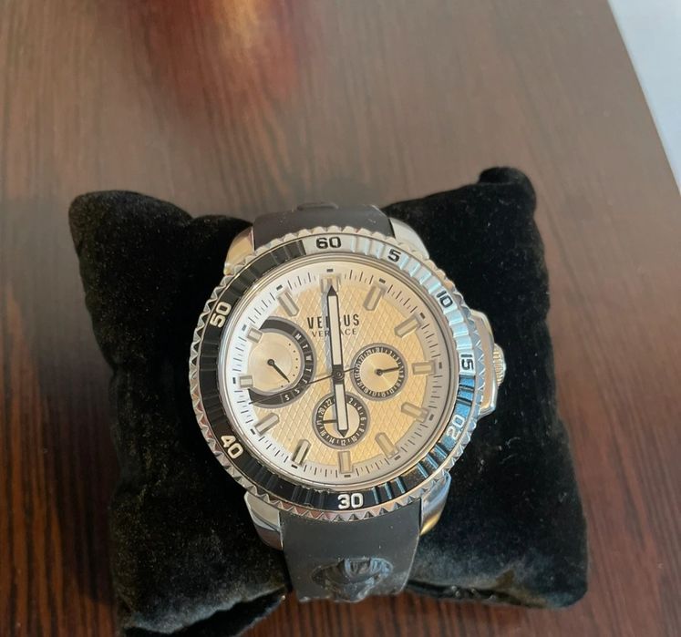 Ceas Versus Versace