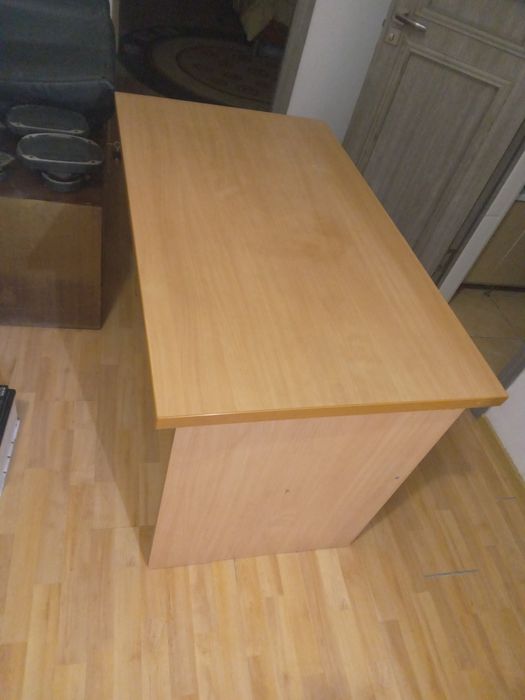 Продам стол размер 120/70 хороший