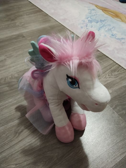 Unicorn cu aripi mișcătoare și lumini Noriel