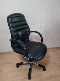 Кожаное кресло офисное
