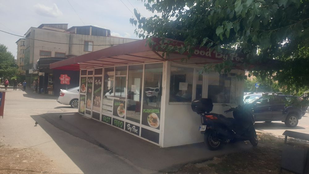 Magazin comercial de 20 mp, amplasat EXCELENT, pe teren închiriat