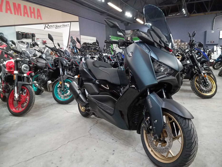 Yamaha X-Max 300 Tech Max nou - precomanda Yamaha Constanta