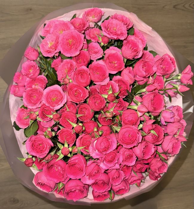 Букет цветов пионовидные розы