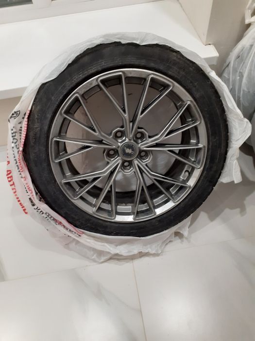 Продам срочно диски с  летней резиной 235 / 45 / R18