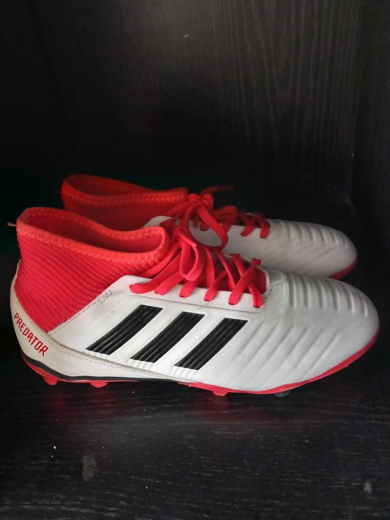 Ghete fotbal adidas predator