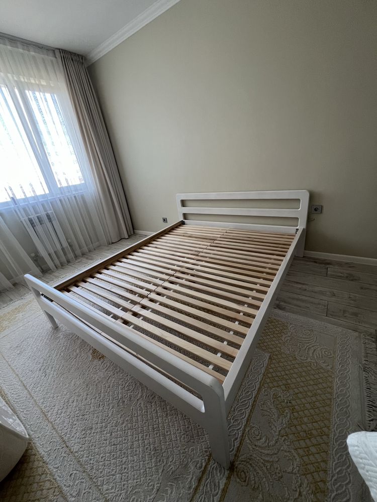 Двуспальная кровать 160х200 с матрасом