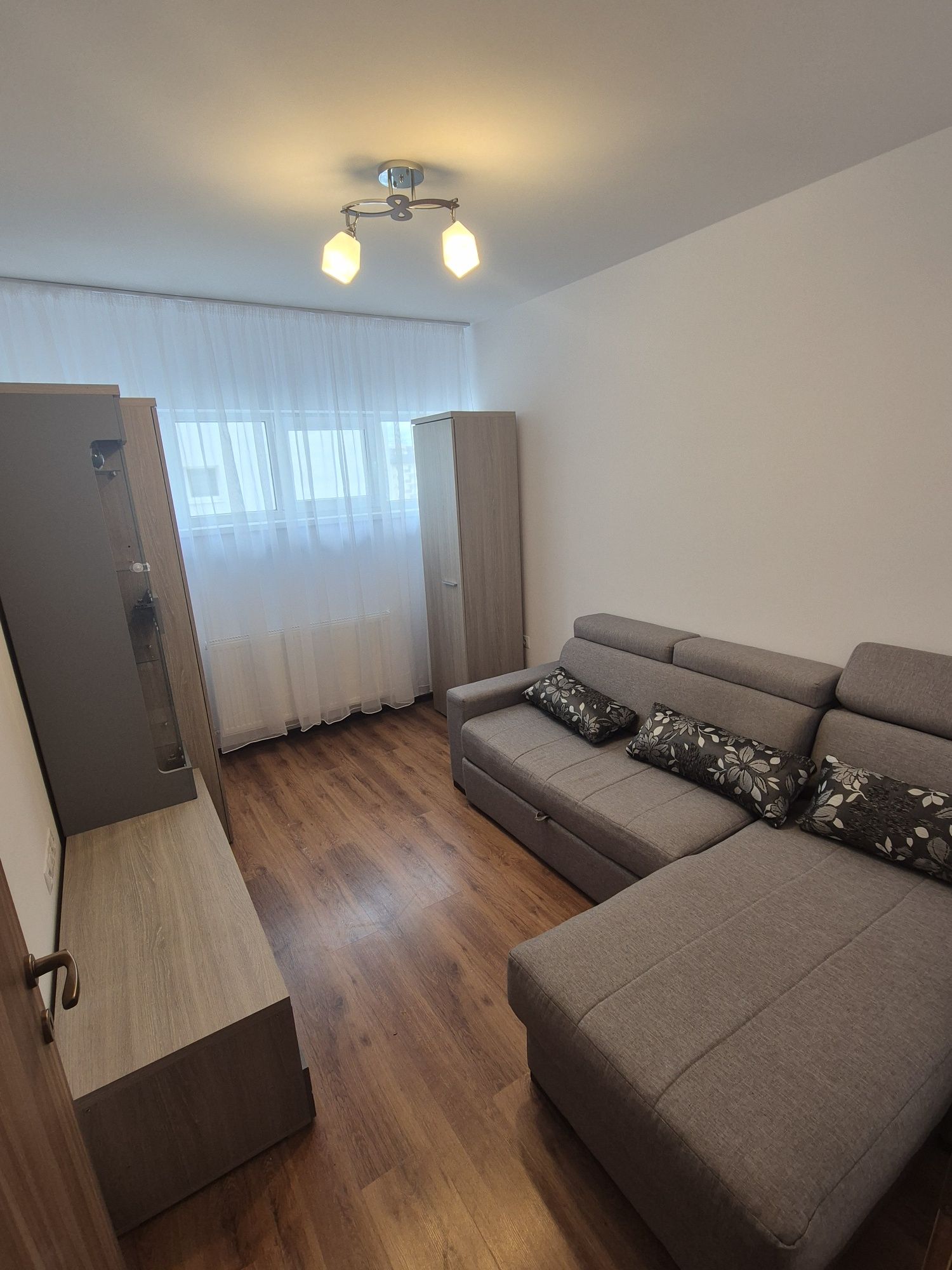 Inchiriez apartament 3 camere