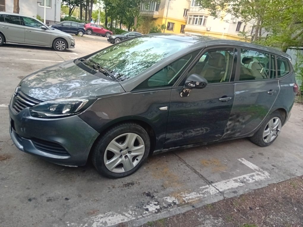 Opel zafira 2018 7 locuri usor avariat lovit