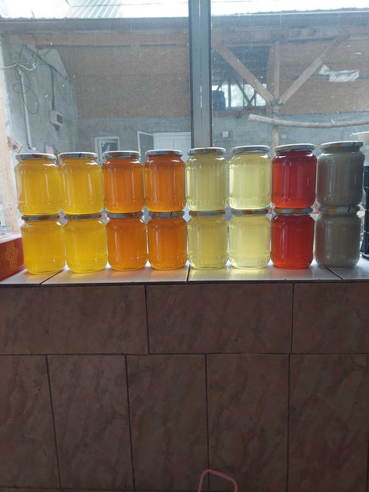 Produse apicole din productia proprie.