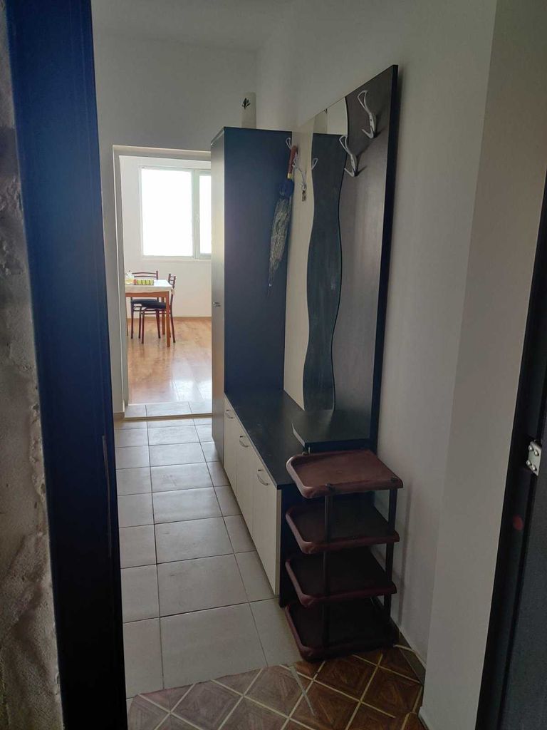 Дава се под наем Едностаен апартамент в Добрич, Център - 36 кв.м за 153 € - Снимка #1