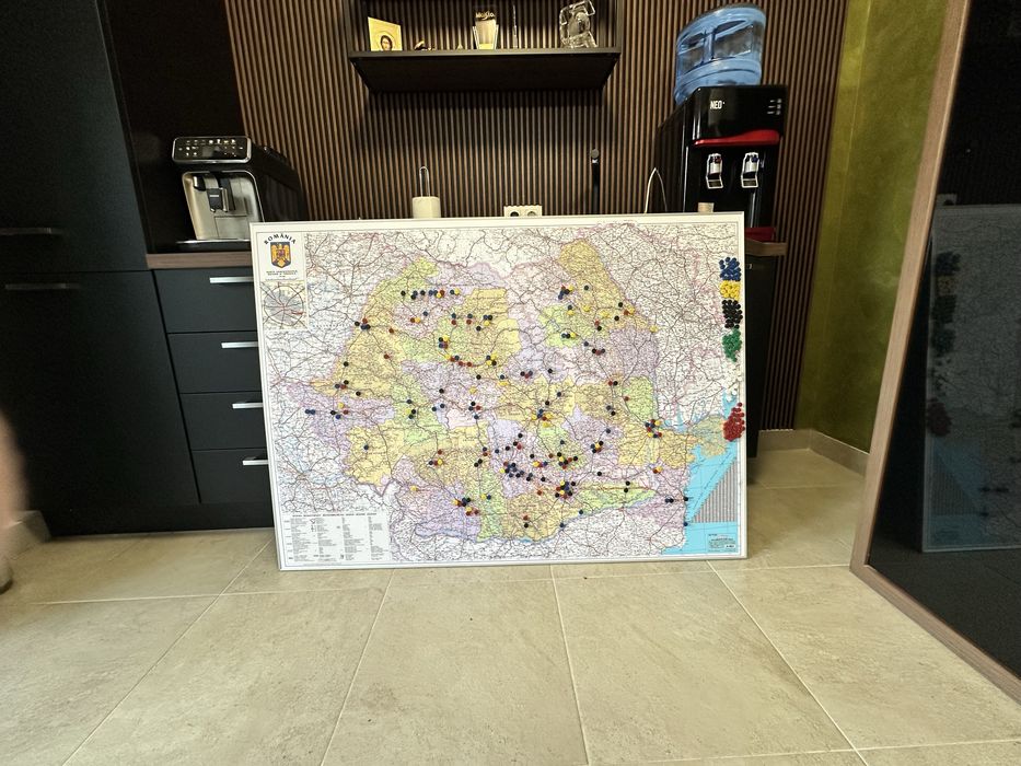 Hartă magnetică România cu ramă de aluminiu realizată pe comandă