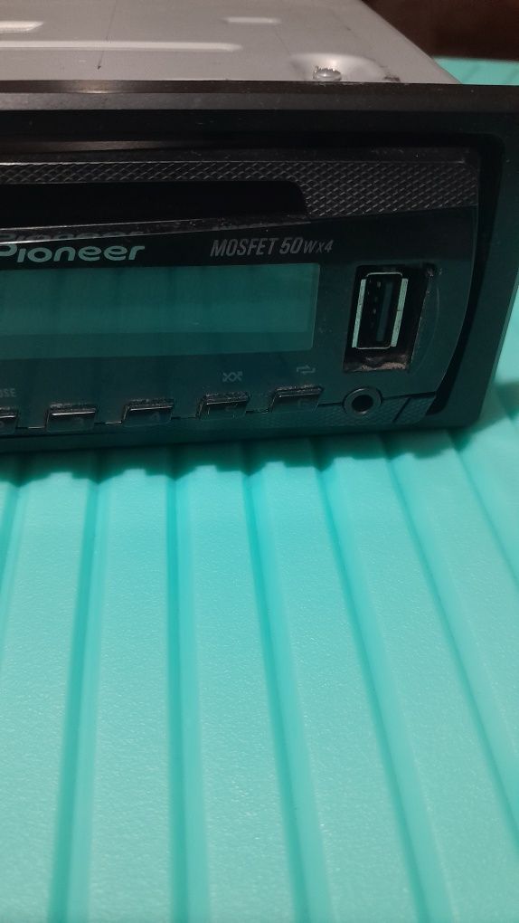 CD Pioneer MOSFET 50×4 USB AUX WMA MP3 свети в  червено