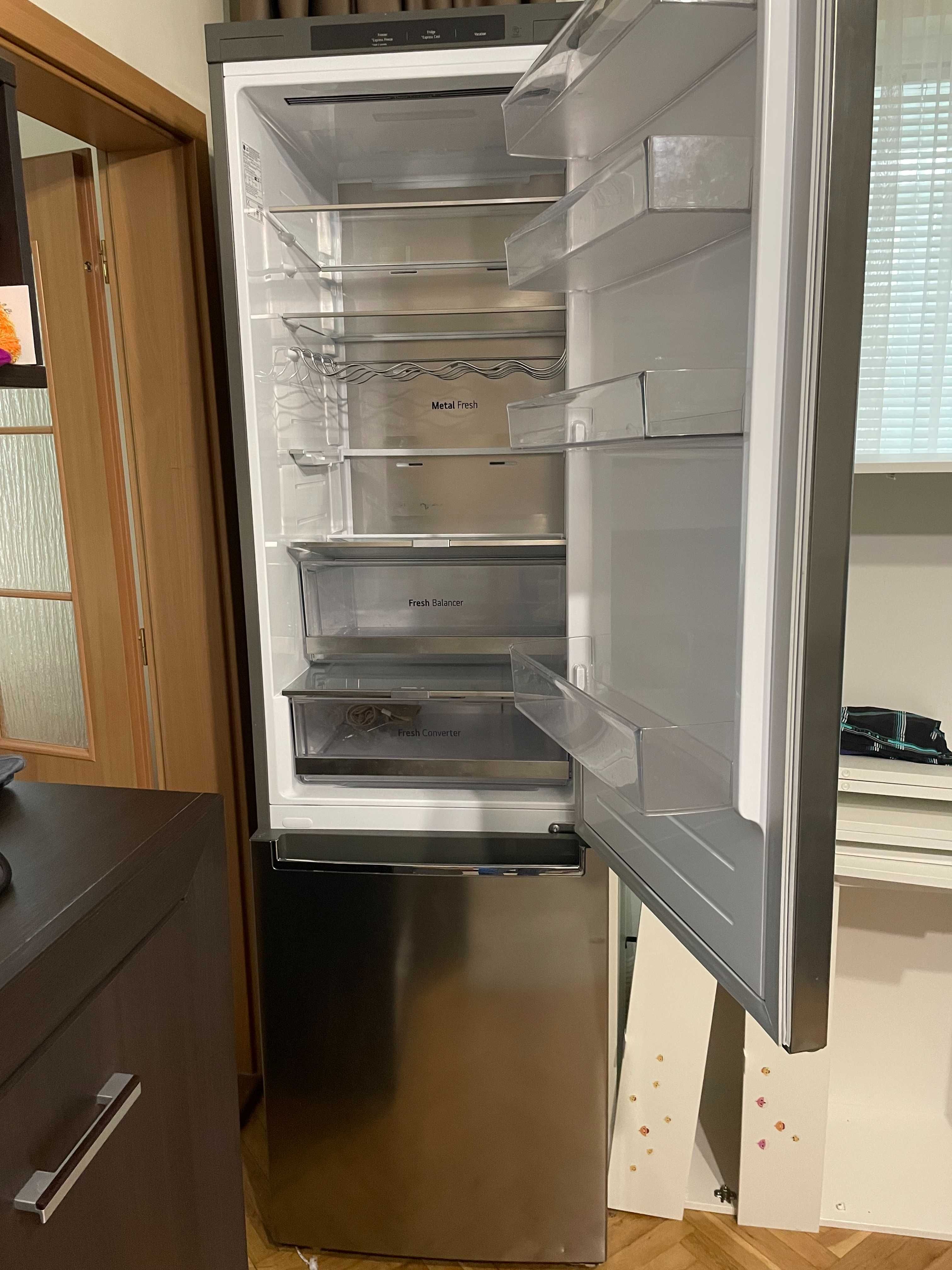 Хладилник LG c долна камера, почти нов  DoorCooling⁺™ технология, 384L