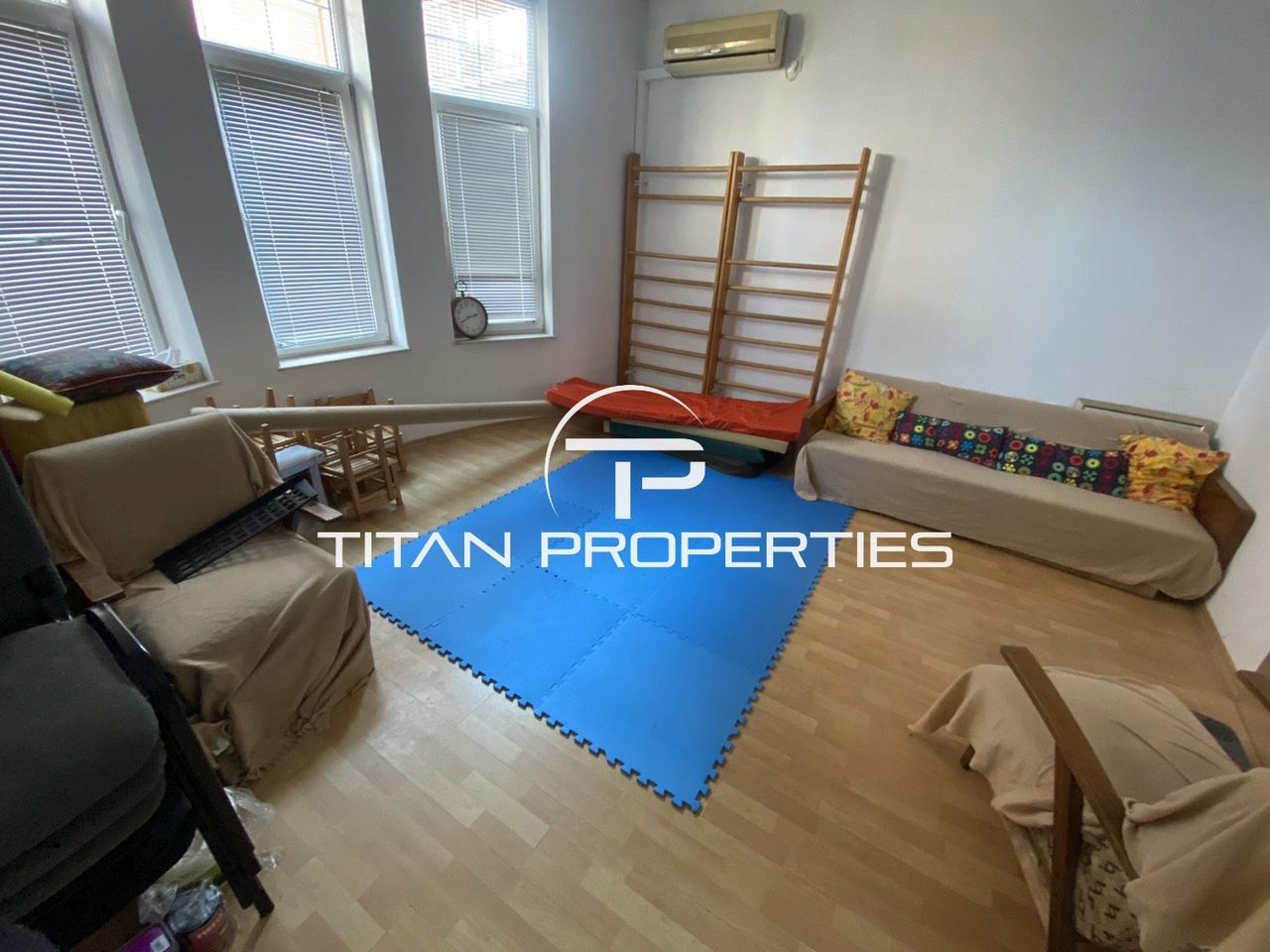 Дава се под наем Офис в Бургас, Център - 100 кв.м за 586.5 € - Снимка #1