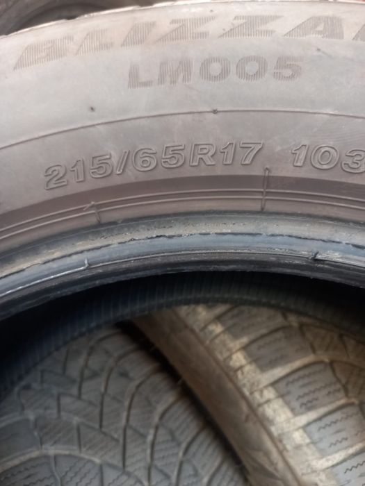 Vand 4 anvelope 215x65x17 pt. SUV cu 200 lei/buc Birdgestone de IARNA