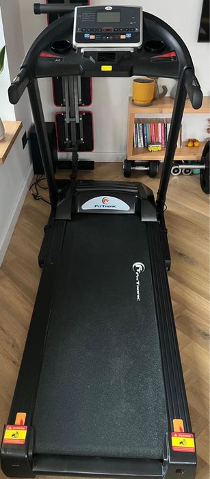 Banda de alergat electrica FitTronic Delta 550