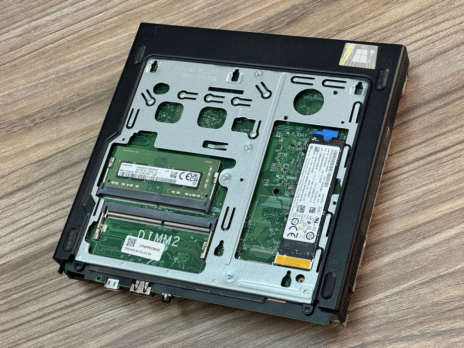 Lenovo ThinkCentre M75q Gen2 / Ryzen 3 4350GE / 256GB / 8GB / Vega 6