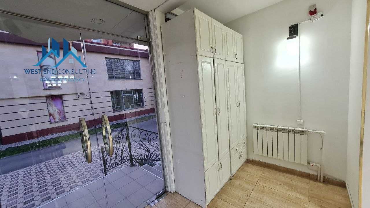 Продаётся в центре, под любой вид деятельности  80 м2
