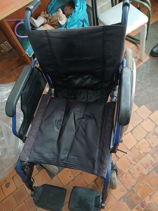 Инвалидная коляска. Прочная, проста в использование