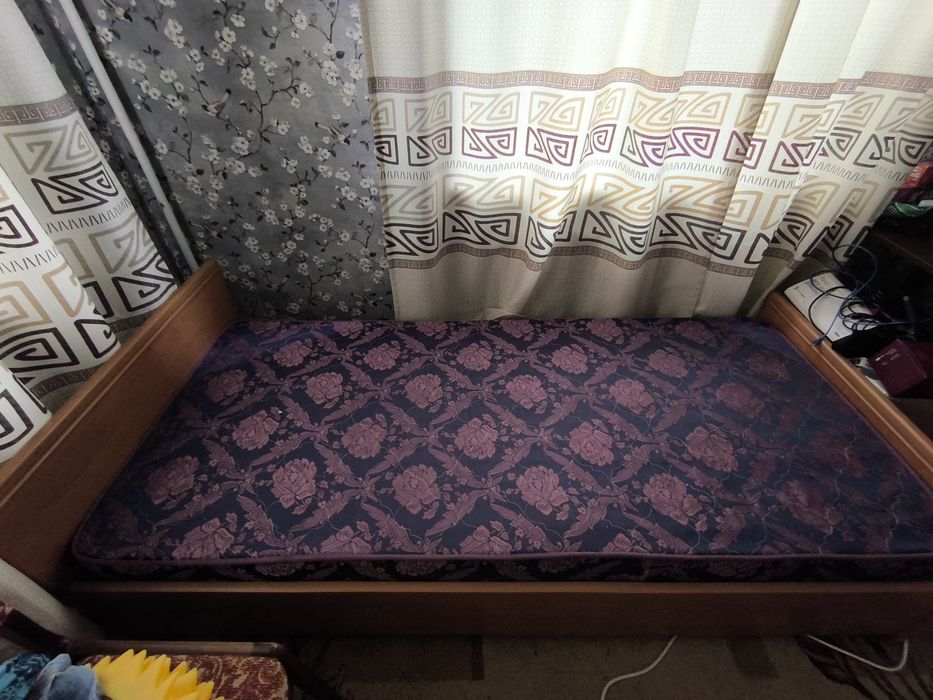 Продам одноместную кровать в хорошем состоянии 190 см