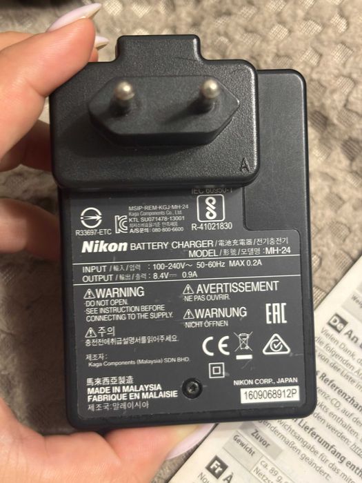 Nikon D5300 + обектив 35мм + обектив 18-105мм + аксесоари