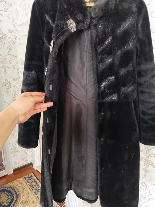 Shuba satiladi, tap taza 1,2 kiyilgen,razmeri L