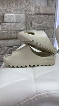 Slapi Adidas Yeezy (41-44)