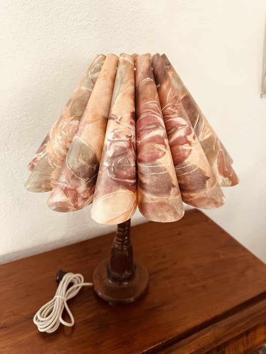 Скандинавска антикварна настолна лампа