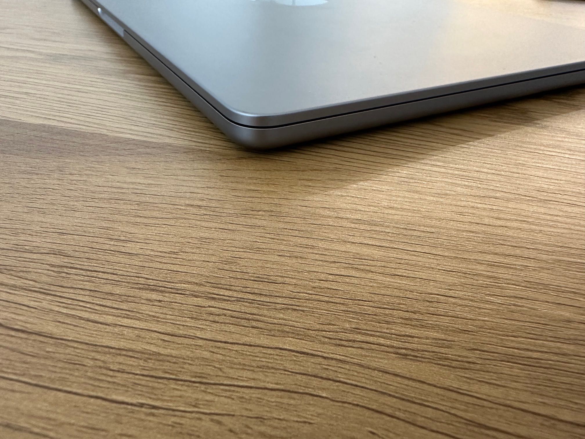 MacBook Air 13" M2 Chip 8-Core CPU/8-Core GPU/16GB RAM/512GB SSD