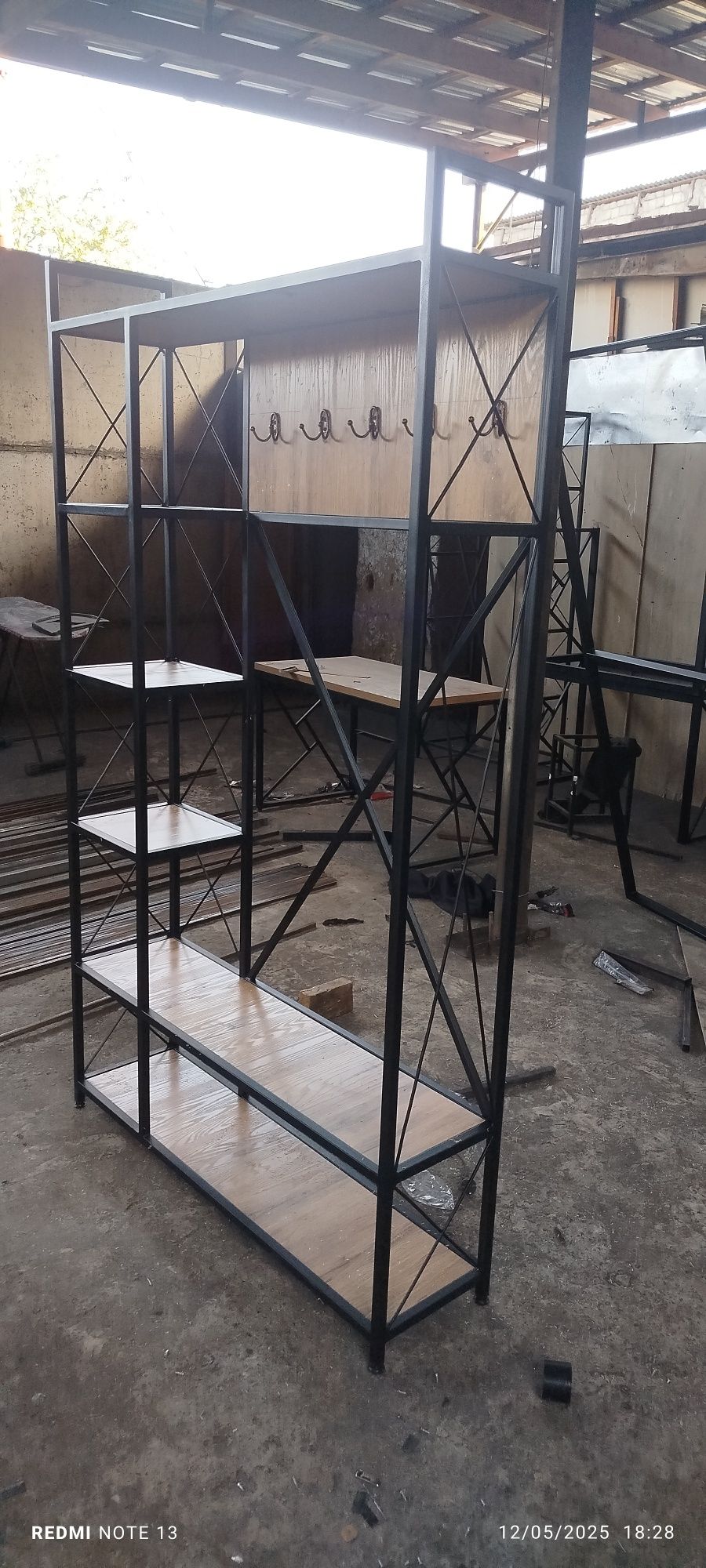 Loft mebellar loft veshilka