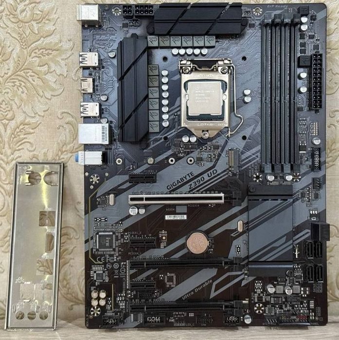 Core i7 9700  Ghz Gtx 1080ti Ram 16 Gb