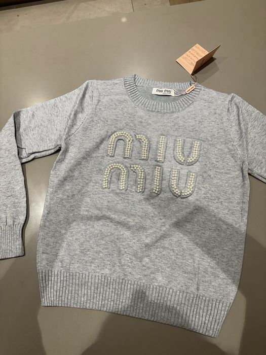 Pulover Miu Miu …….