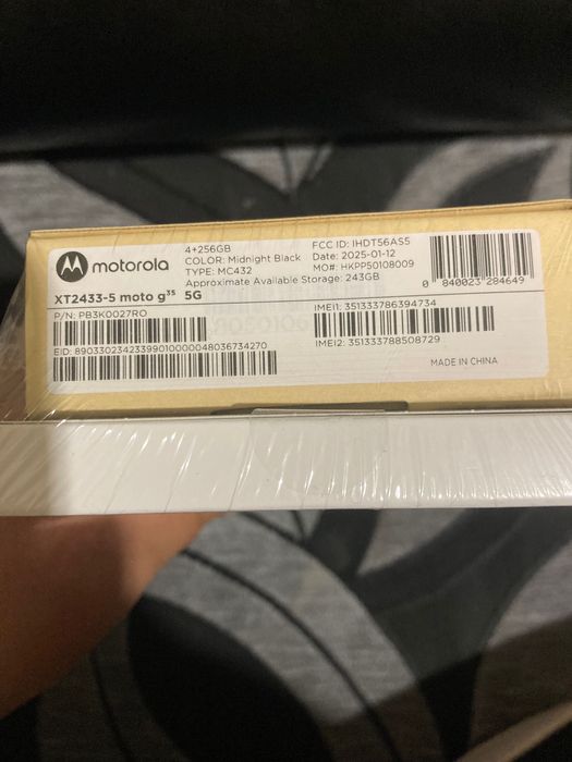 Нов телефон Моторола Moto g35 256gb с протектор .