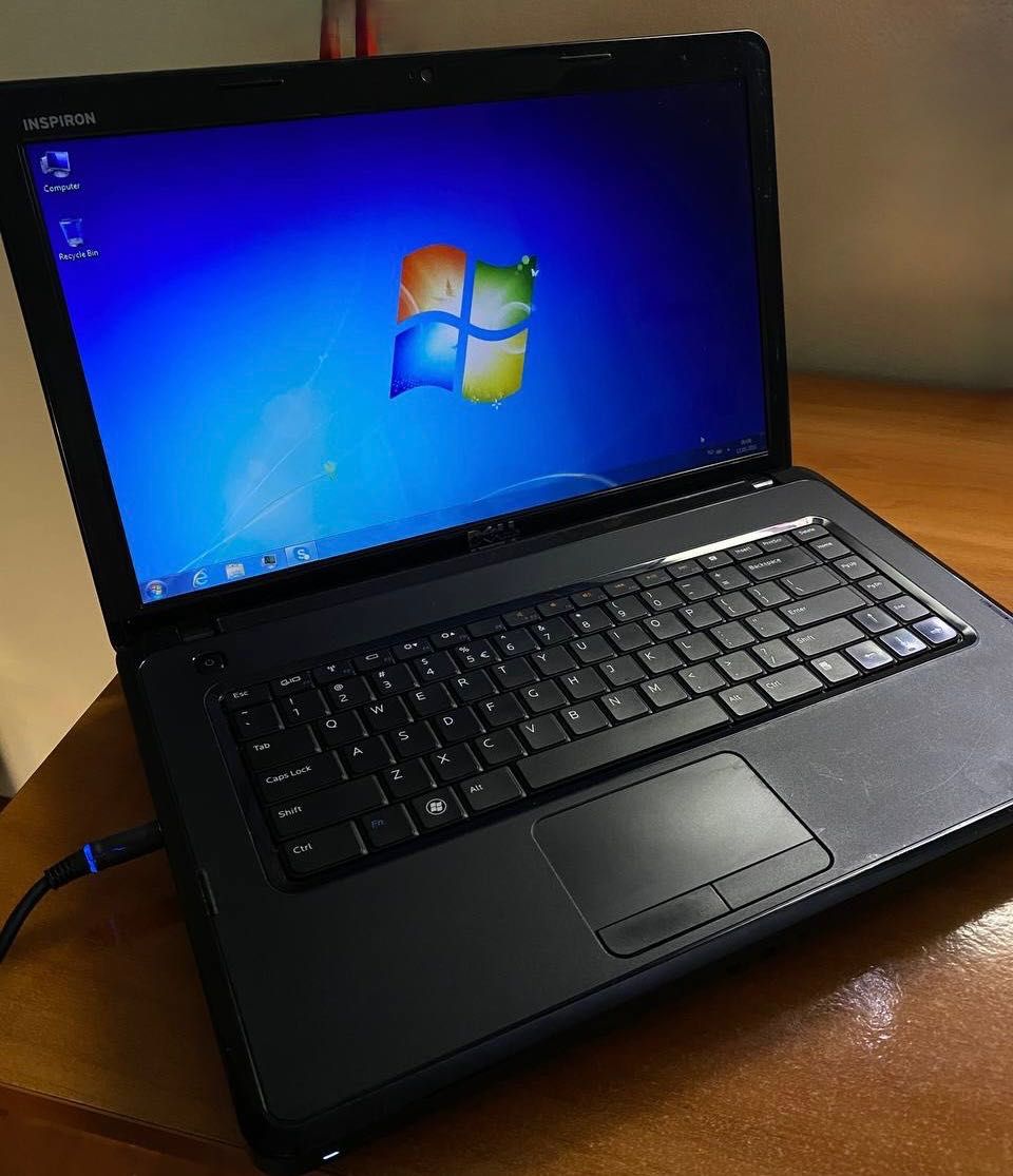 Laptop DELL Inspiron N5030