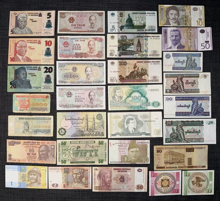 Lot 30 bancnote diferite