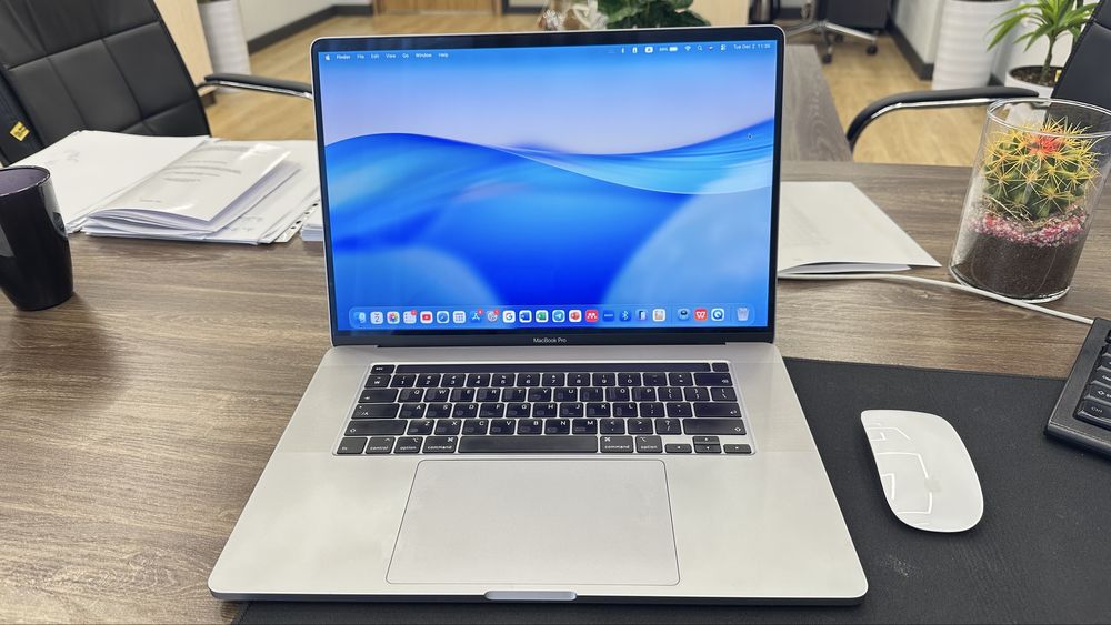 MacBook Pro 16” — Sotiladi!