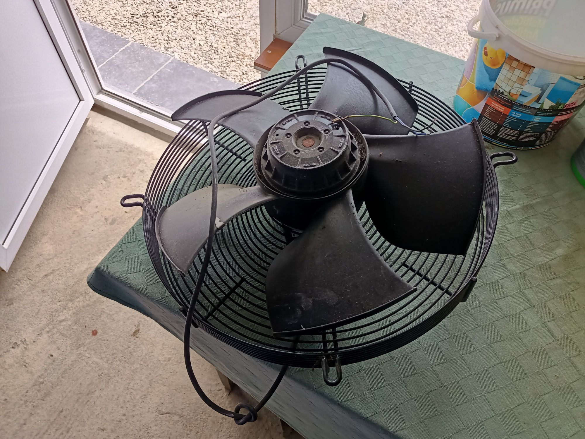 Vând un ventilator frigorific