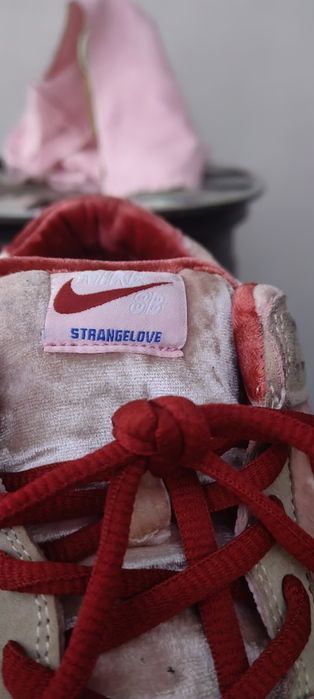 Nike SB dunk strange love