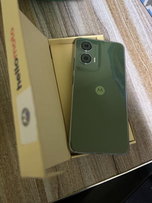 Телефон Motora G35 + прозрачен кейс