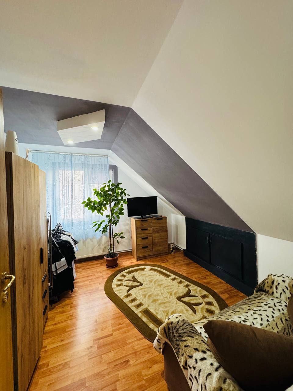 Apartament cu nivel 3 camere/ 70 mp
