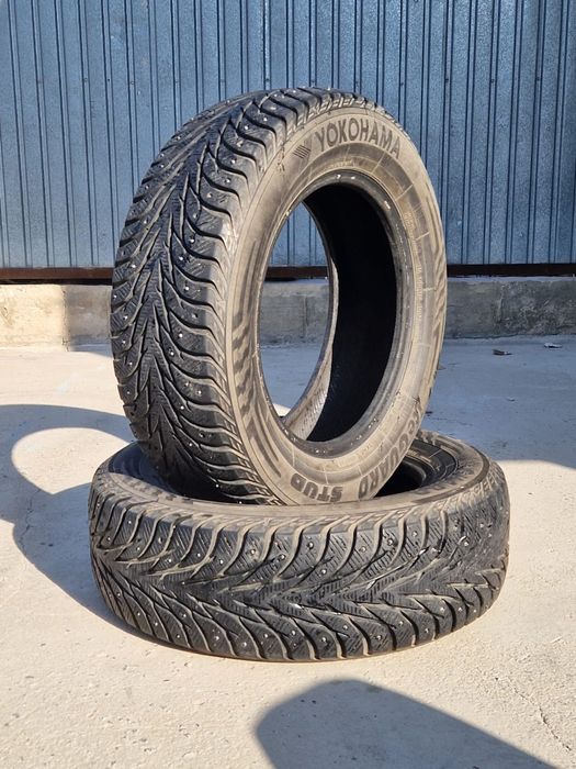 В отличном состоянии продаются Зимние шины размера 215/65/R16, YOKOHAM