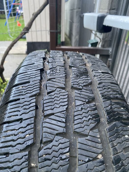 De vanzare 4 anvelope MS 215/65R16C cu jante de tabla