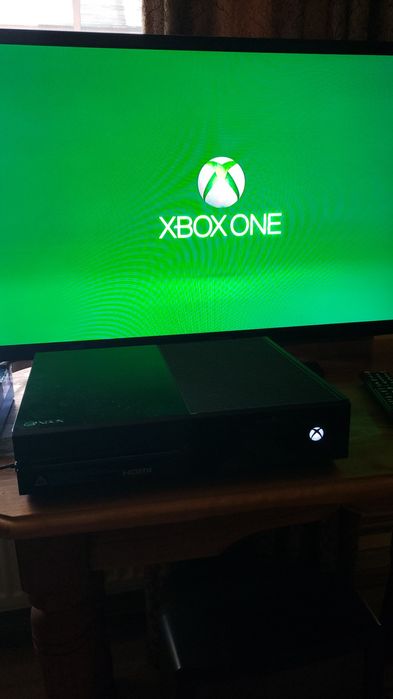 Vand xbox one 500gb